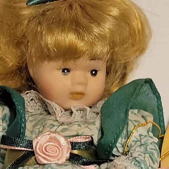 Artmark 1998 Crowne Fine Porcelain Dolls Candy New, with tag - Picture 2 of 15